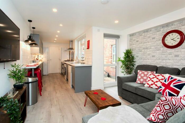 5 Bedroom Bungalow To Rent In Hollis Road, Coventry, CV3