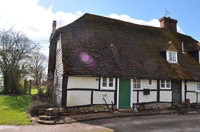 Semi-Detached House To Rent In Great Tong, Headcorn, Kent, TN27