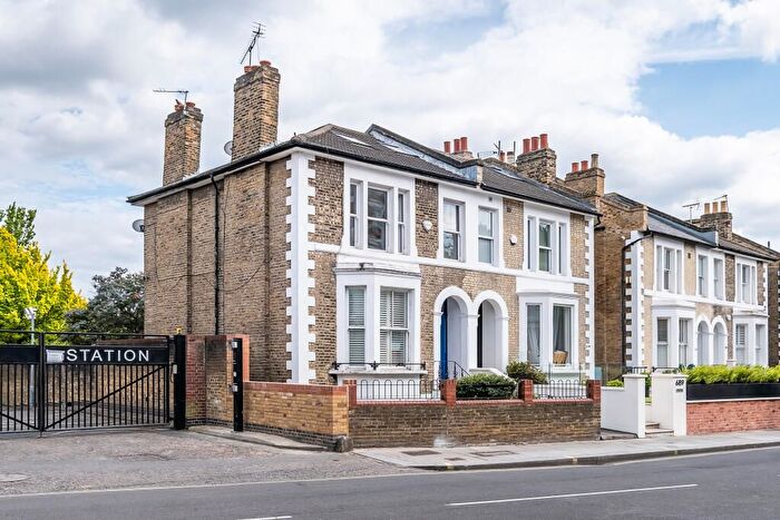 2 Bedroom Flat To Rent In Fulham Road, London, SW6