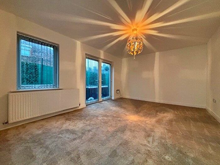 2 Bedroom Flat To Rent In Greenway Court, Lascelles Street, St Helens, WA9