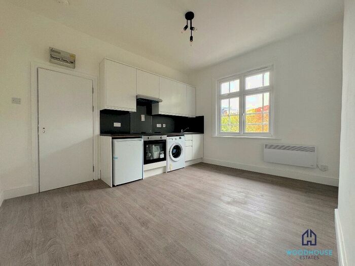 Studio To Rent In Caledonian Road, London, N7