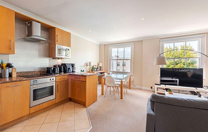 3 Bedroom Maisonette To Rent In Earls Court Road, London, W8