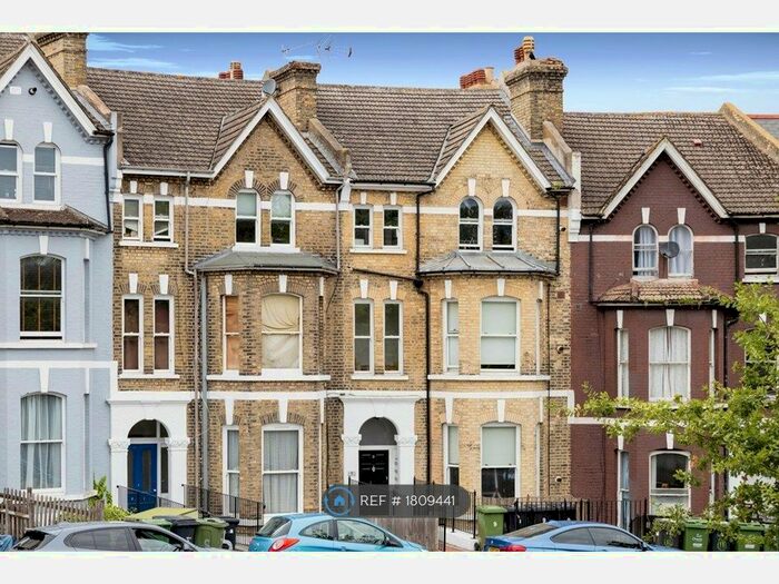 2 Bedroom Flat To Rent In Farquhar Rd, Crystal Place, London, SE19