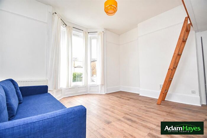 2 Bedroom Flat To Rent In Lichfield Grove, Finchley Central, N3
