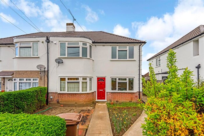 2 Bedroom Flat To Rent In Frances Road, Chingford, E4