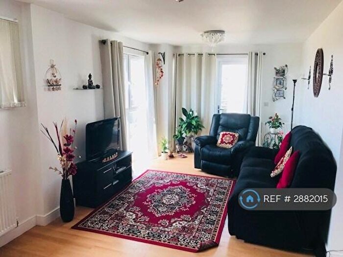 3 Bedroom Flat To Rent In Deganham, London, RM8