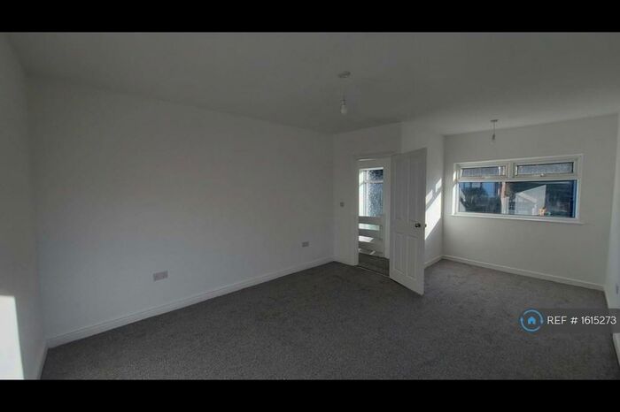 2 Bedroom Semi-Detached House To Rent In Kendall Road, Manchester, M8