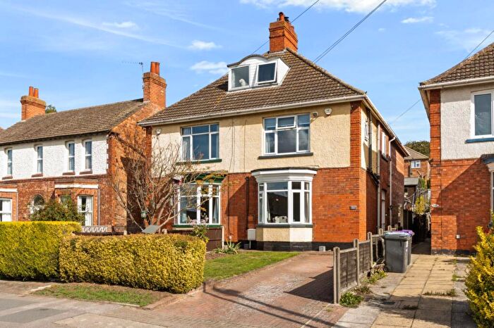 4 Bedroom Semi-Detached House For Sale In Lea Road, Gainsborough, Lincolnshire, DN21