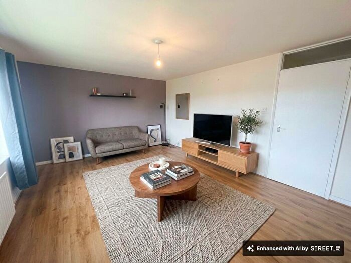 2 Bedroom Flat For Sale In Cherry Close, Salisbury, SP2