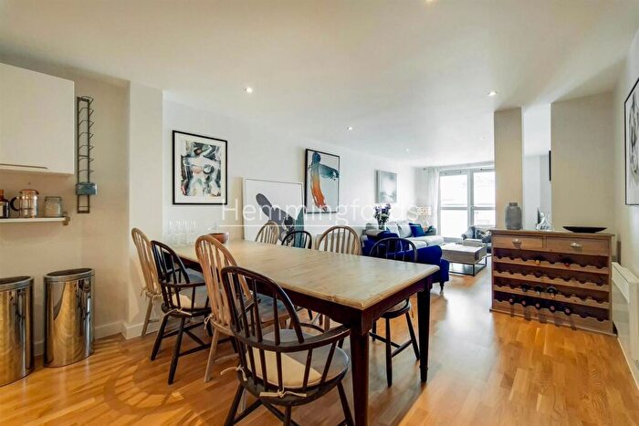 2 Bedroom Apartment To Rent In Balmes Road, London, N1