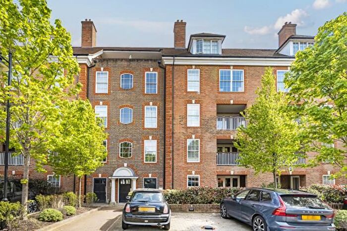 2 Bedroom Flat For Sale In Ashridge Close, London, N3