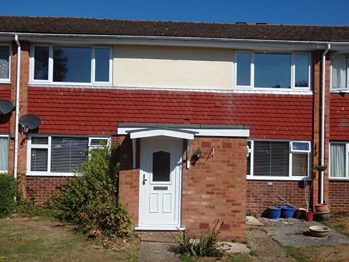 3 Bedroom Flat To Rent In Moat Court, Ashtead, KT21