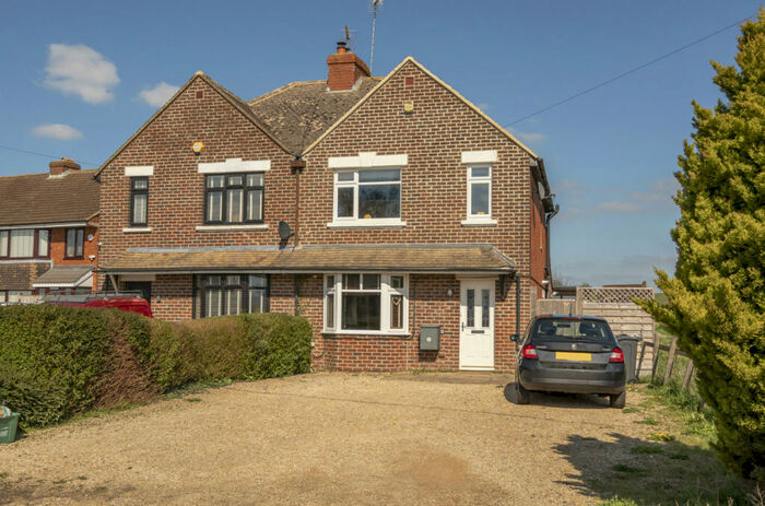 3 Bedroom Semi-Detached House For Sale In Bath Road, Eastington, Stonehouse, Gloucestershire, GL10