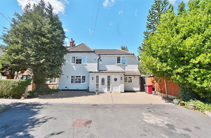 2 Bedroom End Of Terrace House For Sale In South Green, Slough, SL1