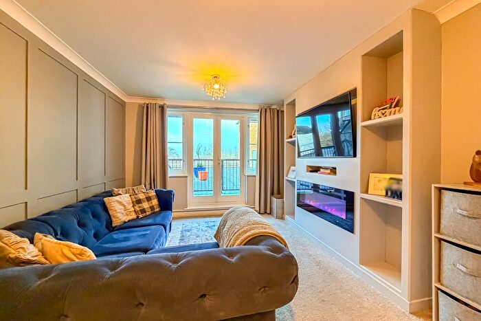 2 Bedroom Flat For Sale In Roche Close, Rochford, SS4