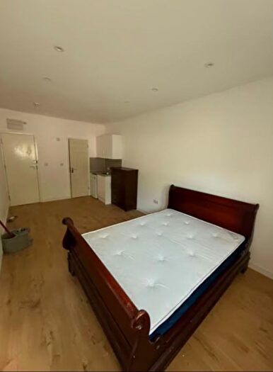 Studio To Rent In Riddons Road, London, SE12