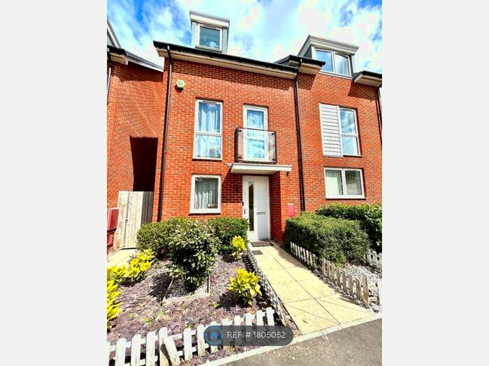 3 Bedroom Semi-Detached House To Rent In Burroughs Drive, Dartford, DA1