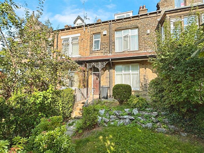 4 Bedroom Terraced House For Sale In Scholemoor Lane, Bradford, BD7