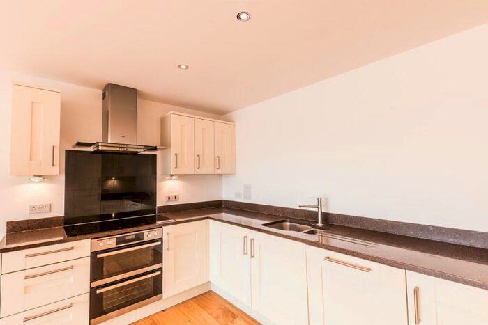 1 Bedroom Flat To Rent In Racecourse Road, Newbury, RG14