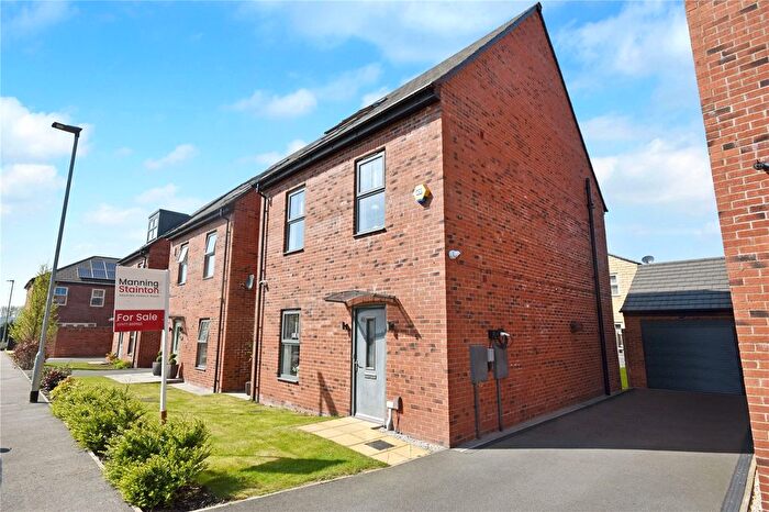4 Bedroom Detached House For Sale In Voysey Avenue, Castleford, West Yorkshire, WF10