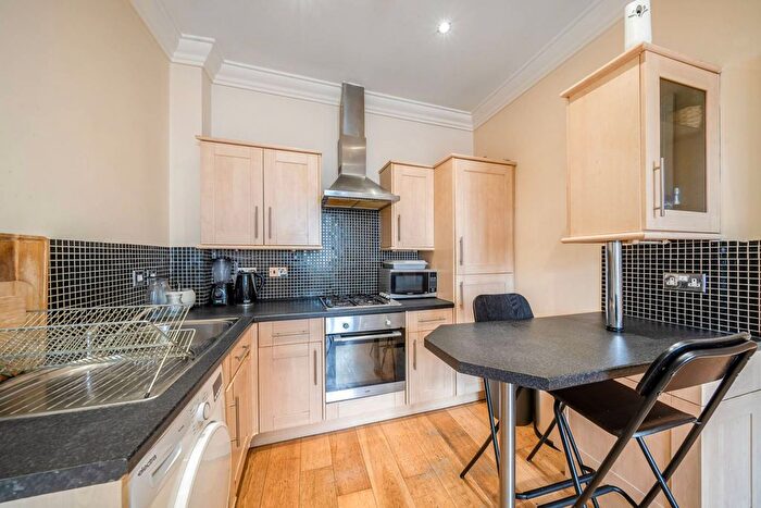 2 Bedroom Flat To Rent In Haydons Road, Wimbledon, London, SW19