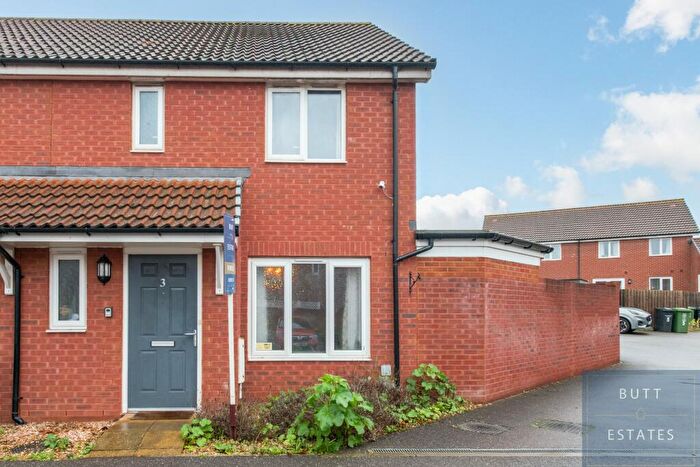 3 Bedroom Semi-Detached House For Sale In Melrose Avenue, Exeter, EX1