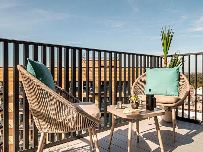 1 Bedroom Flat For Sale In Capital Interchange Way, Brentford, TW8