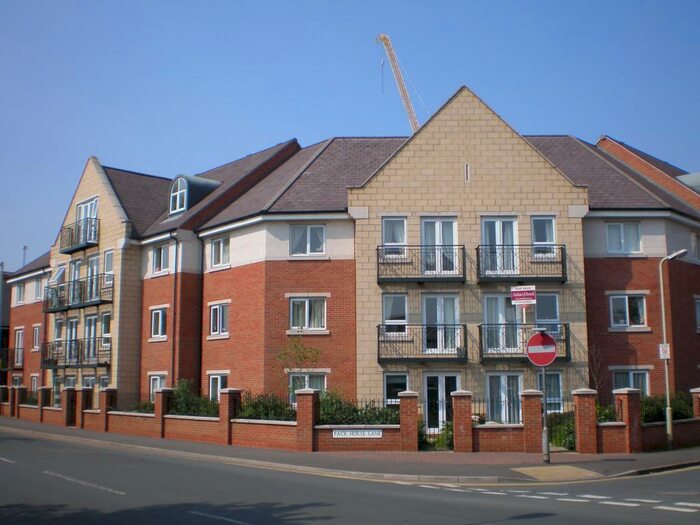 2 Bedroom Apartment To Rent In Coach House Court, Loughborough, LE11