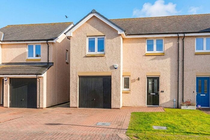 3 Bedroom Semi Detached House For Sale In South Quarry Brae, Gorebridge, EH23