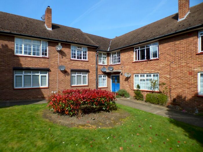 2 Bedroom Flat To Rent In Perry Street Gardens, Chislehurst, Kent, BR7