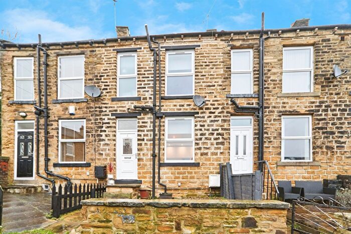 2 Bedroom Terraced House For Sale In Park Avenue, Pudsey, LS28