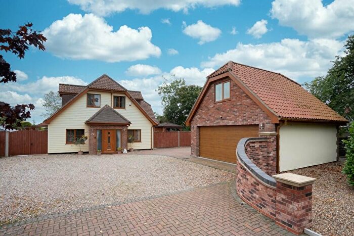 4 Bedroom Detached House For Sale In Cotmer Road, Oulton Broad, NR33