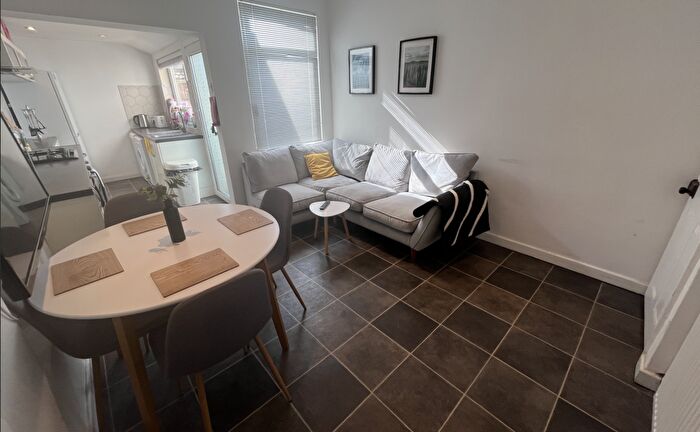 2 Bedroom End Of Terrace House To Rent In Scorer Street, LN5