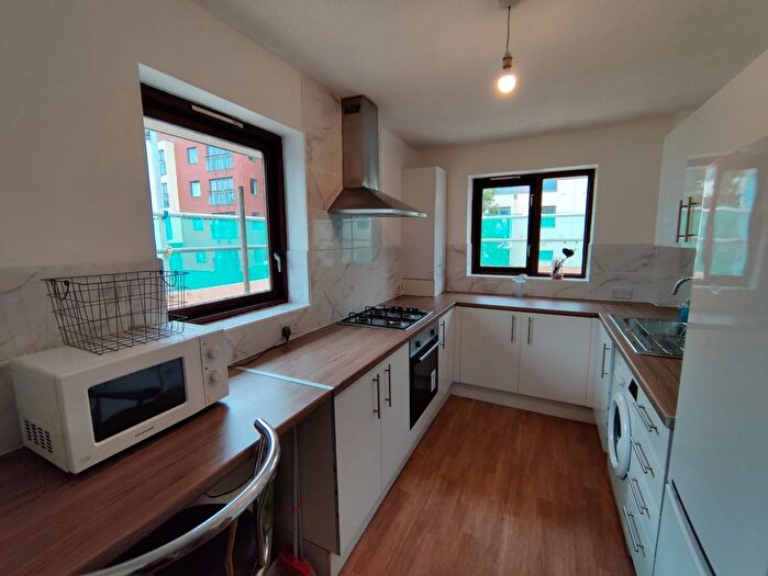 2 Bedroom Flat To Rent In Trawler Rd, Swansea, SA1
