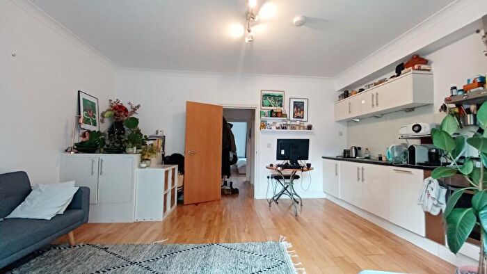 1 Bedroom Flat To Rent In Upper Street, Islington, N1