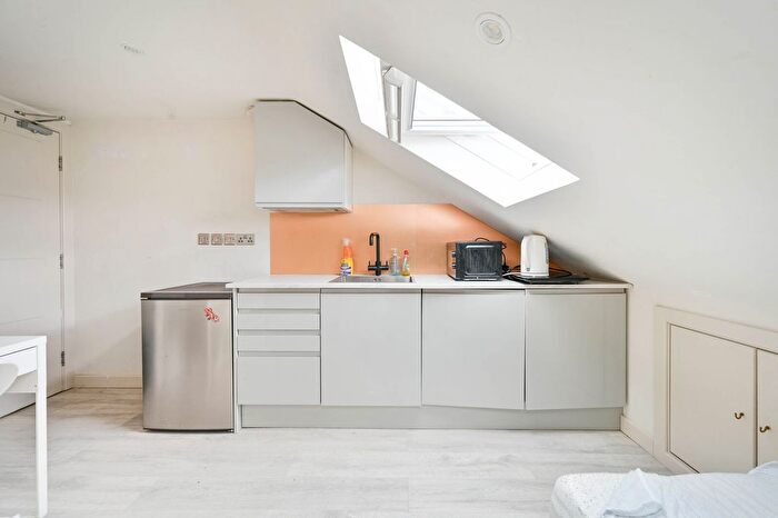 Studio To Rent In Villiers Road, Kingston, Kingston Upon Thames, KT1