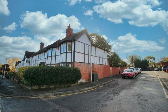 2 Bedroom End Of Terrace House To Rent In Barclay Oval, Woodford Green, IG8