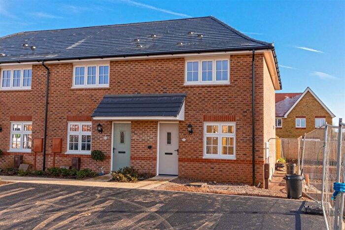 2 Bedroom End Of Terrace House To Rent In Fennel Drive, Chichester, PO20