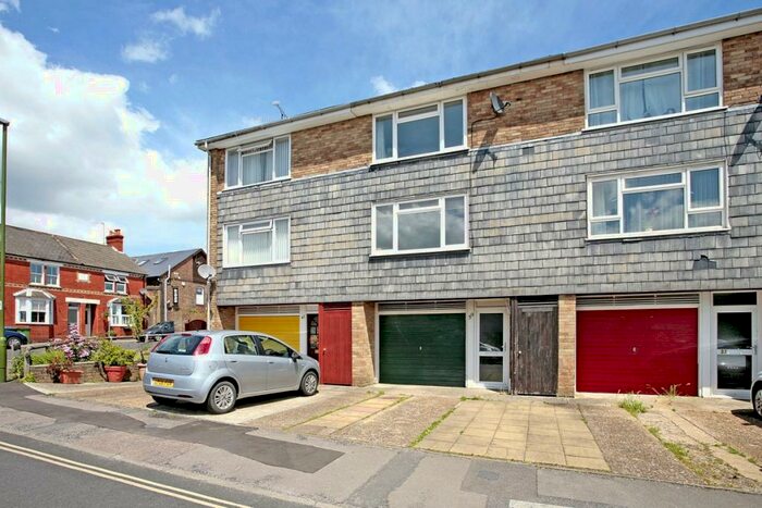 3 Bedroom Town House To Rent In Livingstone Road Horsham, RH13