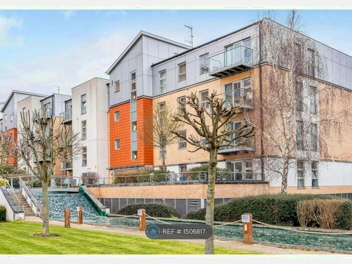 2 Bedroom Flat To Rent In Queen Mary Avenue, London, E18