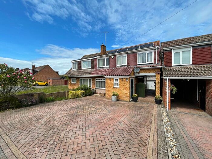4 Bedroom Semi-Detached House For Sale In Ashgrove, Thornbury, BS35