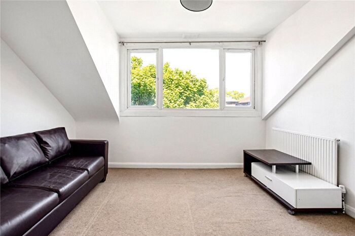2 Bedroom Flat To Rent In Finsbury Park Road, London, N4