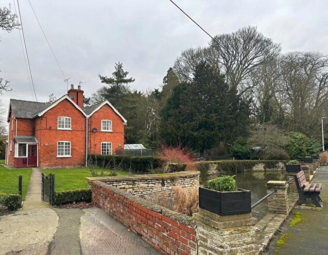 3 Bedroom Semi Detached House To Rent In Redbourne, DN21