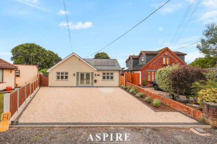 4 Bedroom Detached Bungalow For Sale In Video Tour Inside - Golden Manor Drive, Benfleet, SS7