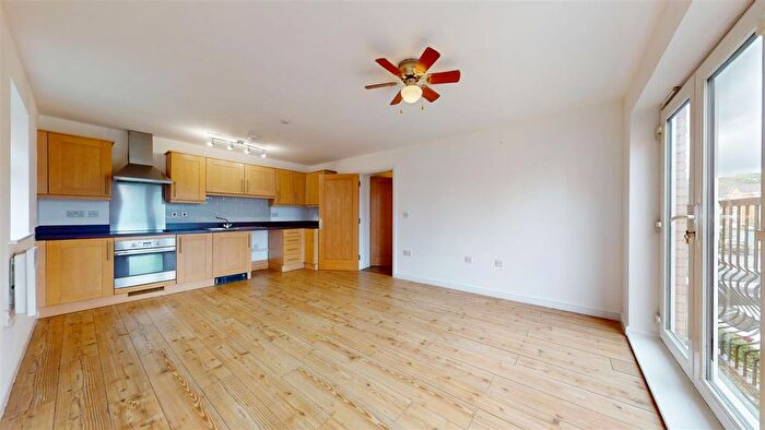 2 Bedroom Flat For Sale In Wyncliffe Gardens, Cardiff, CF23