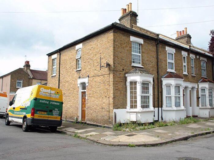 3 Bedroom End Of Terrace House To Rent In Belmont Avenue, Edmonton, N9