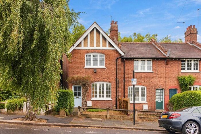 2 Bedroom House For Sale In Gaskell Road, London, N6