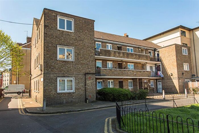 3 Bedroom Flat To Rent In Stafford Cripps House, Bethnal Green, E2