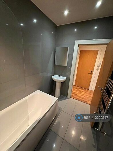 Studio To Rent In Church Road, London, NW4