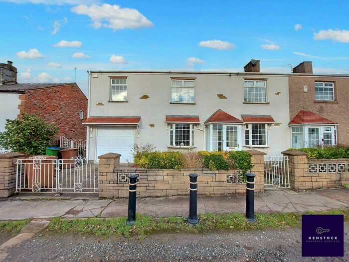 4 Bedroom Semi-Detached House For Sale In Thornham Lane, Slattocks, Middleton, Manchester, M24